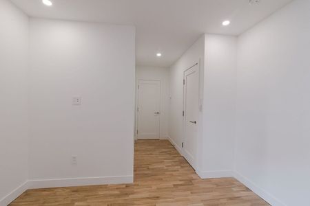 5530 Cote Saint-Luc Road - Photo 3