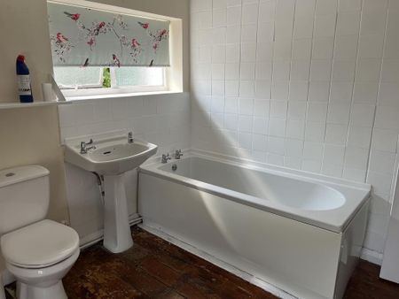 3 bedroom detached house to rent - Photo 4