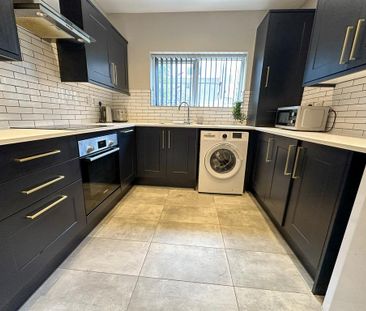 4 bedroom terraced house to rent - Photo 5