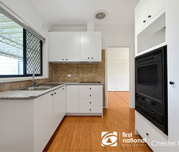 Spacious 4-Bedroom Family Home in Prime Location - Photo 2