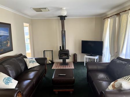 63 Renown Ave, Victor Harbor SA 5211 - House For Rent | Domain - Photo 2