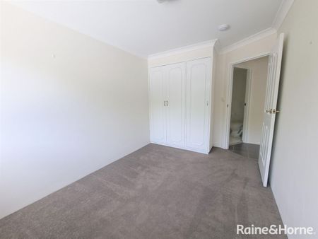 2/33 Grove Street, Toowong, QLD 4066 - Photo 2