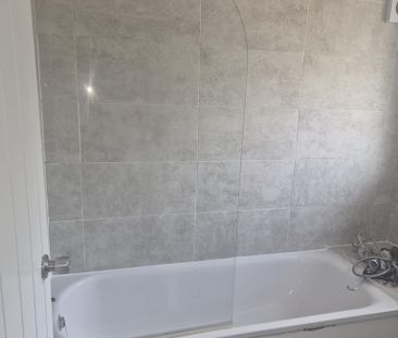 4 bedroom semi-detached house to rent - Photo 5
