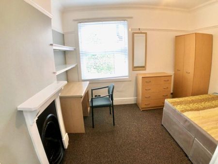 4 bedroom terraced house to rent - Photo 3