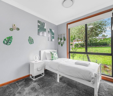Beautifully Presented Cranebrook Home with Spacious Outdoor Enterta... - Photo 5
