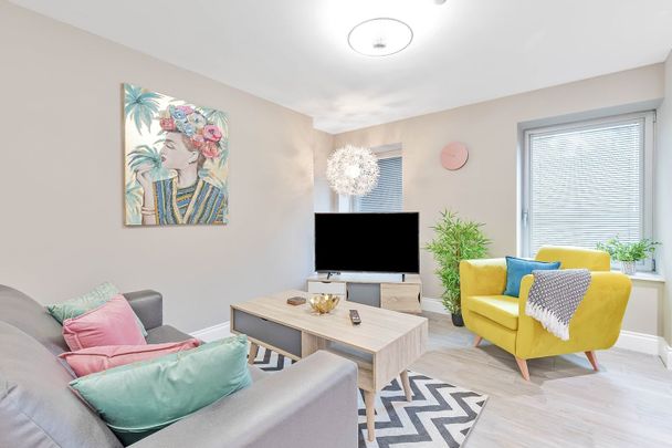 2 Bed Flat, Green Diamond, BN1 - Photo 1