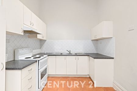 A Unique 1 Bedroom Apartment in Cosmopolitan South Melbourne - Photo 4