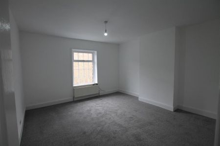 2 bedroom end of terrace house to rent - Photo 2