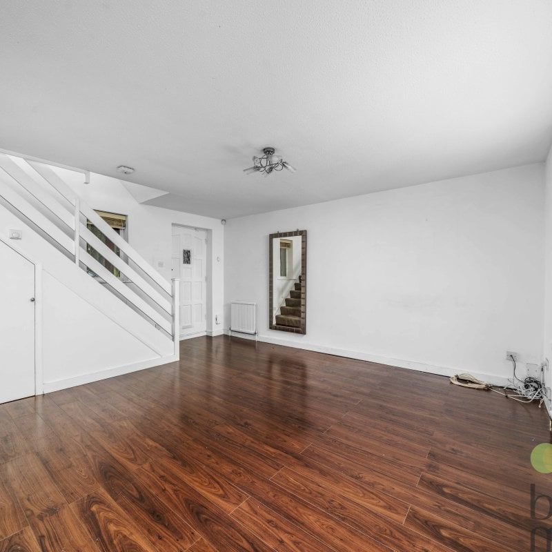 Marshalls Close - Photo 1