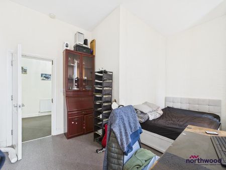 3 bedroom apartment to rent - Photo 4