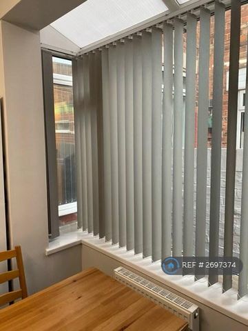 4 bedroom terraced house to rent - Photo 3