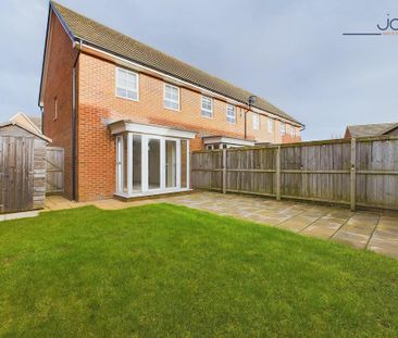 3 bedroom end of terrace house to rent - Photo 3