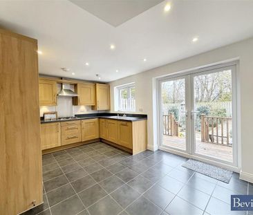 3 bedroom semi-detached house to rent - Photo 6