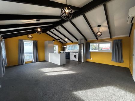 Modern two bedroom townhouse in Linwood! - Photo 3