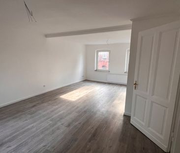Komplett renovierte, wunderschöne 2,5-Zimmer-Altbauwohnung mit 2 Ba... - Photo 6