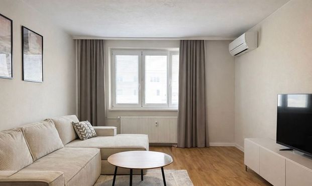 NA PRENÁJOM: Nadštandardne zariadený 2-izbový byt s lodžiou, ul. Š. Králika - Photo 1