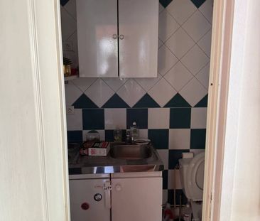 Titre : Local à louer de 57,41 m² à Suresnes - Photo 5