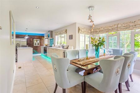 5 bedroom detached house to rent - Photo 3