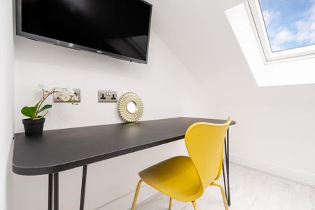 1 bedroom in a house share to rent - Photo 4