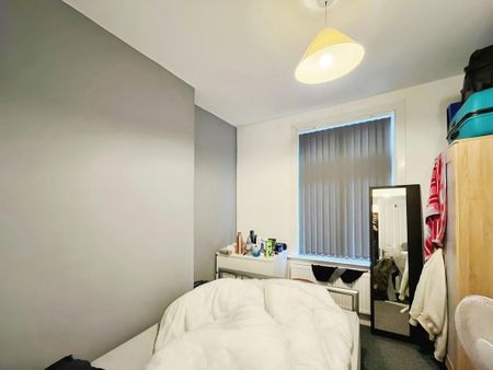 4 bedroom terraced house to rent - Photo 4