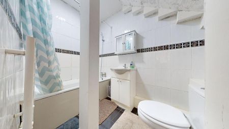 3 bedroom flat to rent - Photo 2