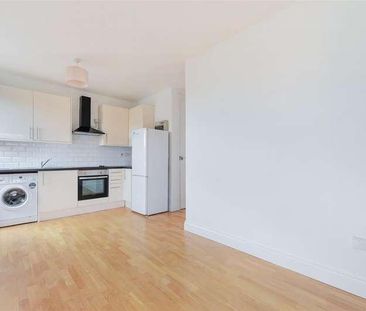 Worple Road, London, SW20 - Photo 1