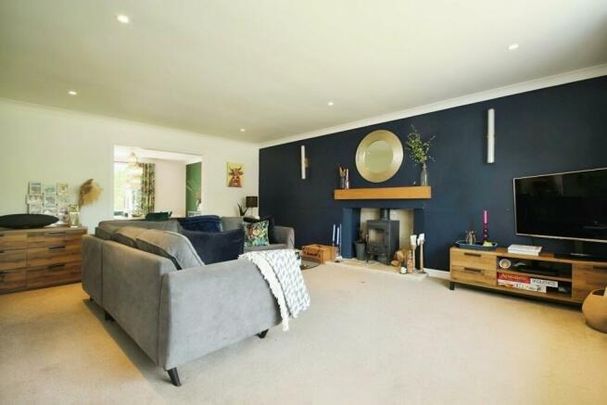 4 bedroom detached house to rent - Photo 1