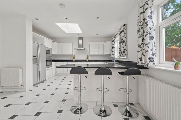 1 bedroom in a house share to rent - Photo 1