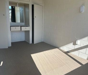 Quiet and sunny apartment. Close to hospital - Photo 3