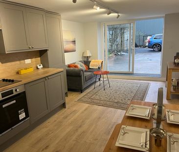 2 Bed Flat, Prestwich, M25 - Photo 2