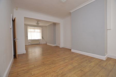 3 Bedroom Terraced House - Photo 5