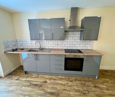 Salisbury Road, SO40 - Photo 3