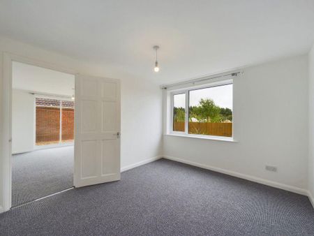 3 bedroom apartment to rent - Photo 4