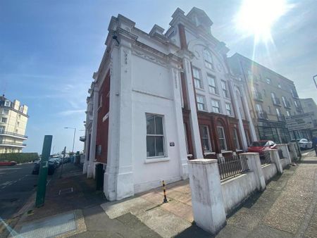 3 bedroom maisonette to rent - Photo 3
