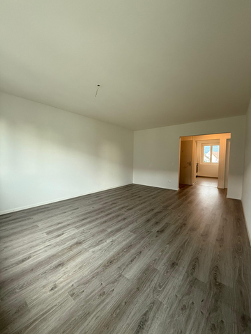 Moderne 3.5-Zimmerwohnung mit grossem Balkon im 1. Stock - Foto 2