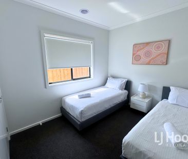 Spacious 4-Bedroom Family Home in Harpley Estate - Werribee - Photo 4