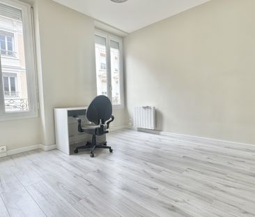 Location 145 Cours Tolstoi Villeurbanne (69100) Le bien en vidéo - Photo 6