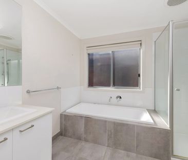 49 Yellowgum Drive, Epsom, Vic 3551 - Photo 3