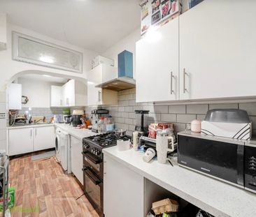 5 Bed Terraced House, Lower Addiscombe Road, CR0 - Photo 4