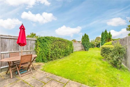 4 Bed Terraced House, Carrington Road, TW10 - Photo 4