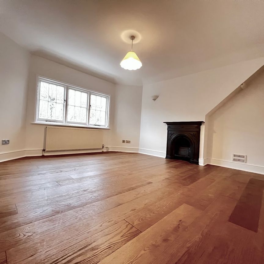 2 Bed Flat, Crouch Hall Road, N8 - Photo 1
