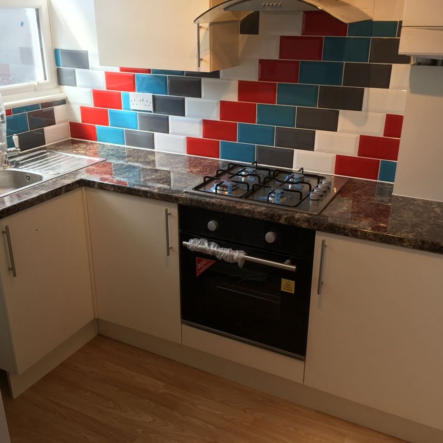 1 Bed Flat, Very Near Hamilton Road Area, W5 - Photo 1