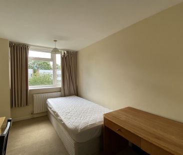 6 bedroom detached house to rent - Photo 3