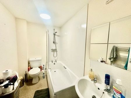 Lawson Avenue, Nottingham, NG10 - Photo 4