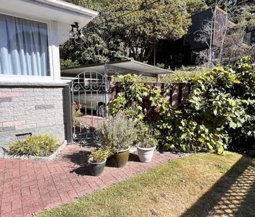 Charming 2-Bed Eastbourne Flat, Beachside Bliss - Photo 3