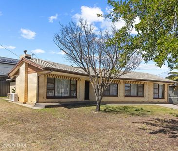Spacious Family Home in a Convenient Location - Photo 4