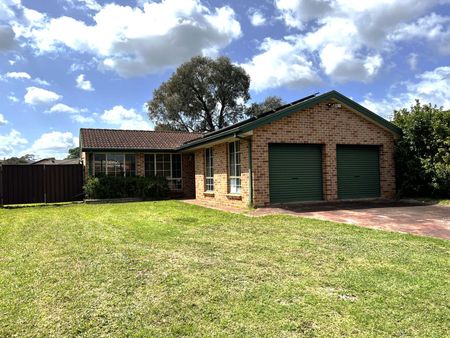 Walk to railway station - Photo 2