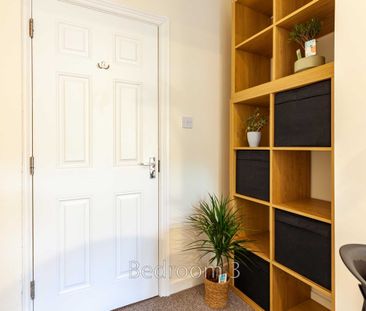 Room 2 - Photo 5