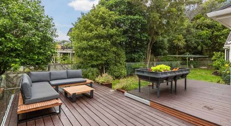 Family Home - Photo 3