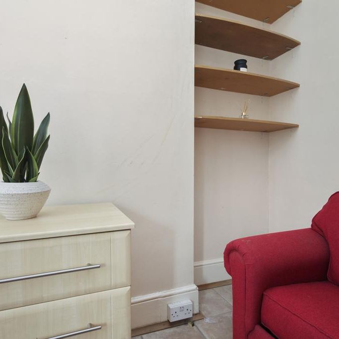 1 bedroom in a house share to rent - Photo 1